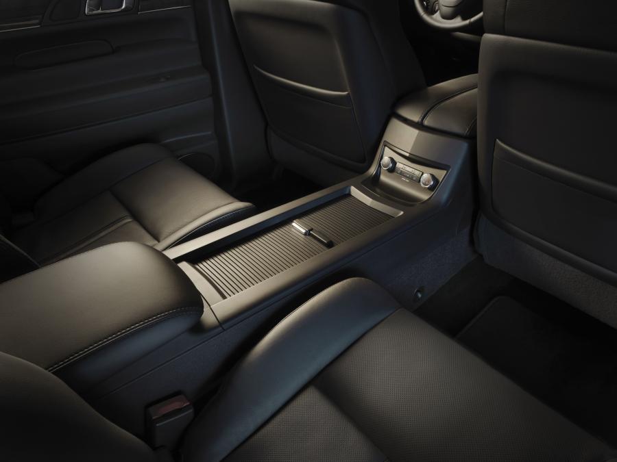  Lincoln MKT 2013 года  (фото 16 из 37)